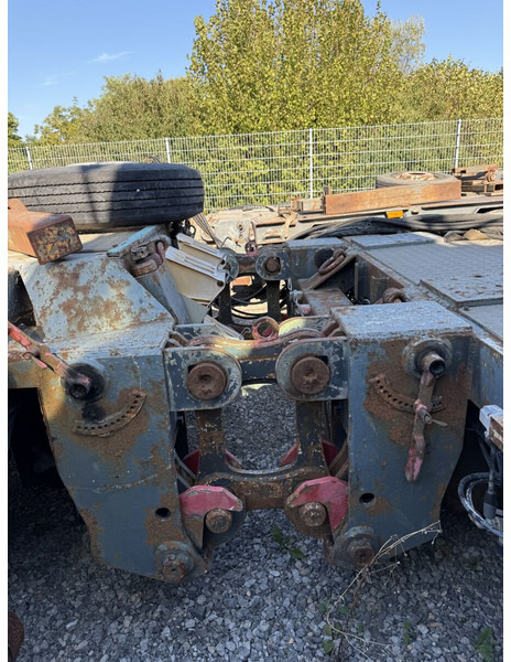 Liebherr 80km/h axeles to self erecting crane 32K 35K 42K 50K 63K 71K - Guindaste de torre: foto 2 Liebherr 80km/h axeles to self erecting crane 32K 35K 42K 50K 63K 71K - Guindaste de torre: foto 2