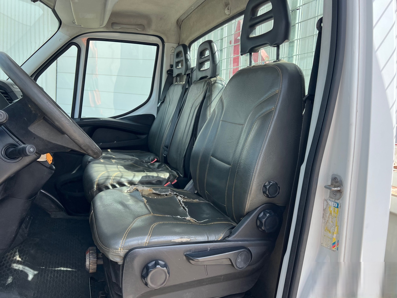 IVECO DAILY 35-130 - Furgão basculante: foto 4 IVECO DAILY 35-130 - Furgão basculante: foto 4
