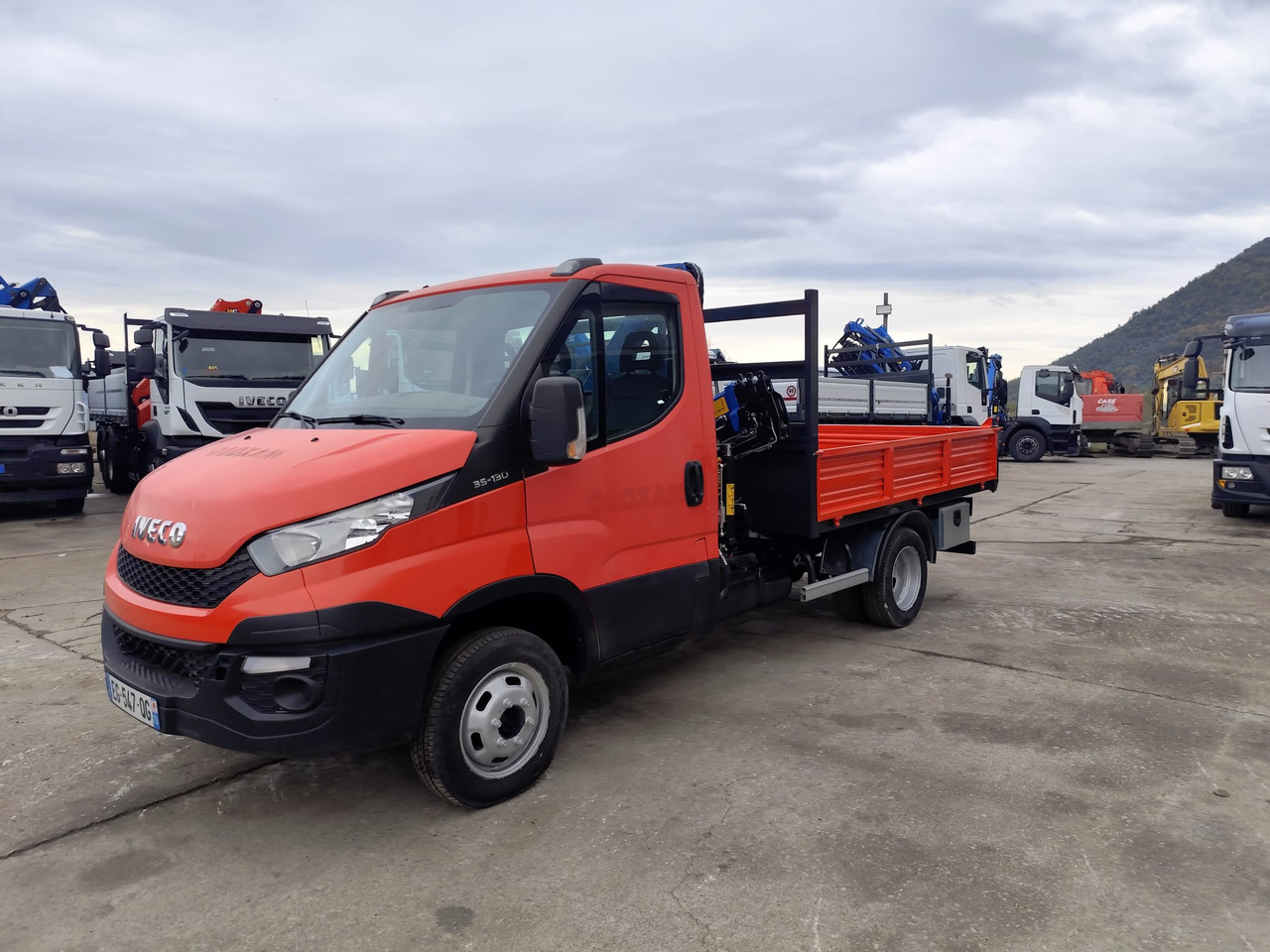 IVECO DAILY 35C13 - Caminhão grua: foto 1 IVECO DAILY 35C13 - Caminhão grua: foto 1