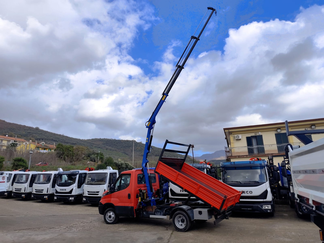 IVECO DAILY 35C13 - Caminhão grua: foto 4 IVECO DAILY 35C13 - Caminhão grua: foto 4