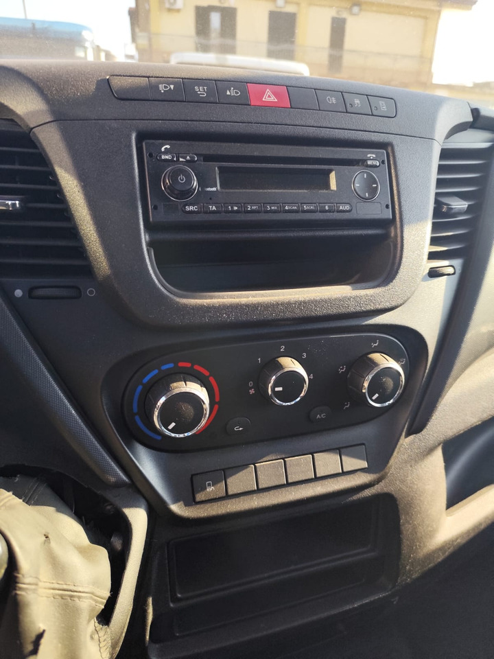 IVECO DAILY 35C15 - Caminhão grua, Furgão basculante: foto 5 IVECO DAILY 35C15 - Caminhão grua, Furgão basculante: foto 5