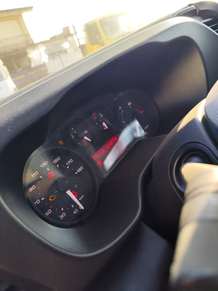 IVECO DAILY 35C15 - Caminhão grua, Furgão basculante: foto 4 IVECO DAILY 35C15 - Caminhão grua, Furgão basculante: foto 4