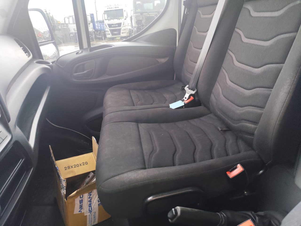 IVECO DAILY 35C15 - Caminhão grua: foto 4 IVECO DAILY 35C15 - Caminhão grua: foto 4