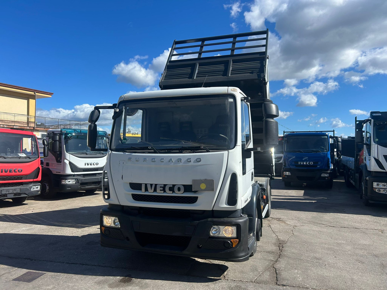 IVECO EUROCARGO 120E25 - Caminhão basculante: foto 5 IVECO EUROCARGO 120E25 - Caminhão basculante: foto 5