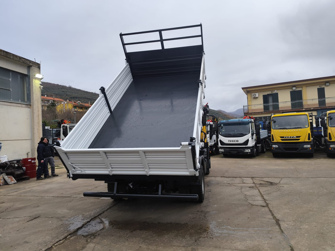 Caminhão grua IVECO EUROCARGO 120E28P: foto 8