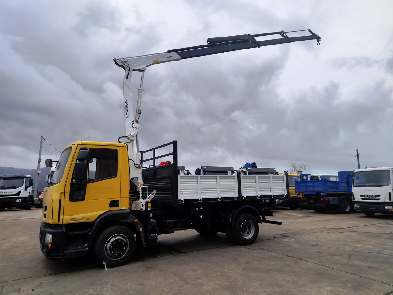 Caminhão grua IVECO EUROCARGO 120E28P: foto 36