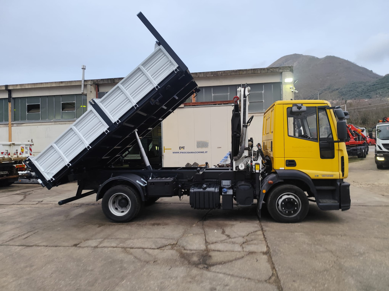 Caminhão grua IVECO EUROCARGO 120E28P: foto 12