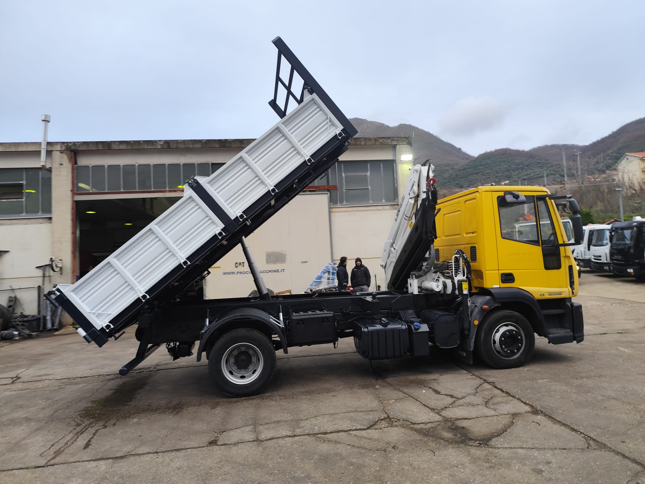 Caminhão grua IVECO EUROCARGO 120E28P: foto 11