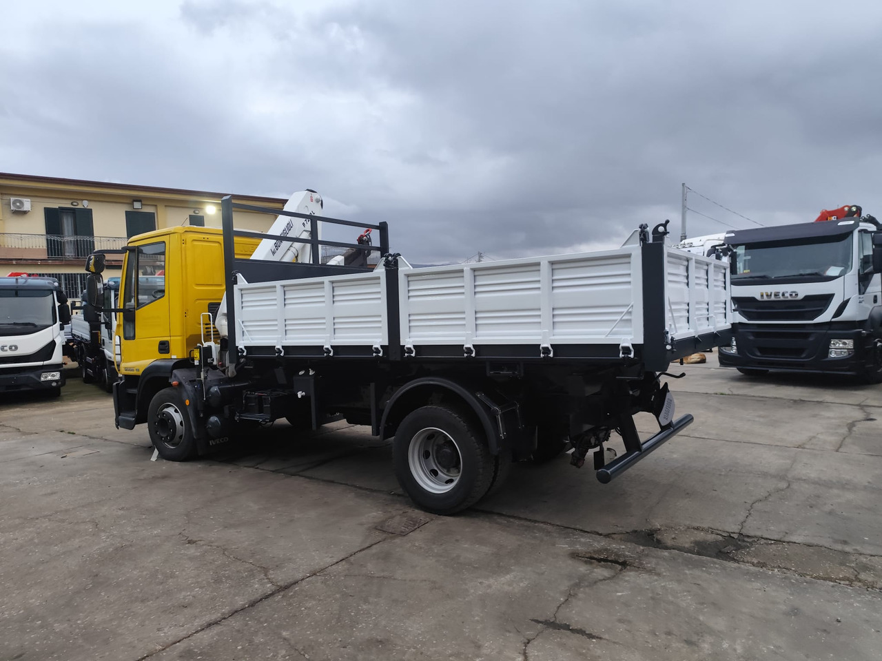Caminhão grua IVECO EUROCARGO 120E28P: foto 41