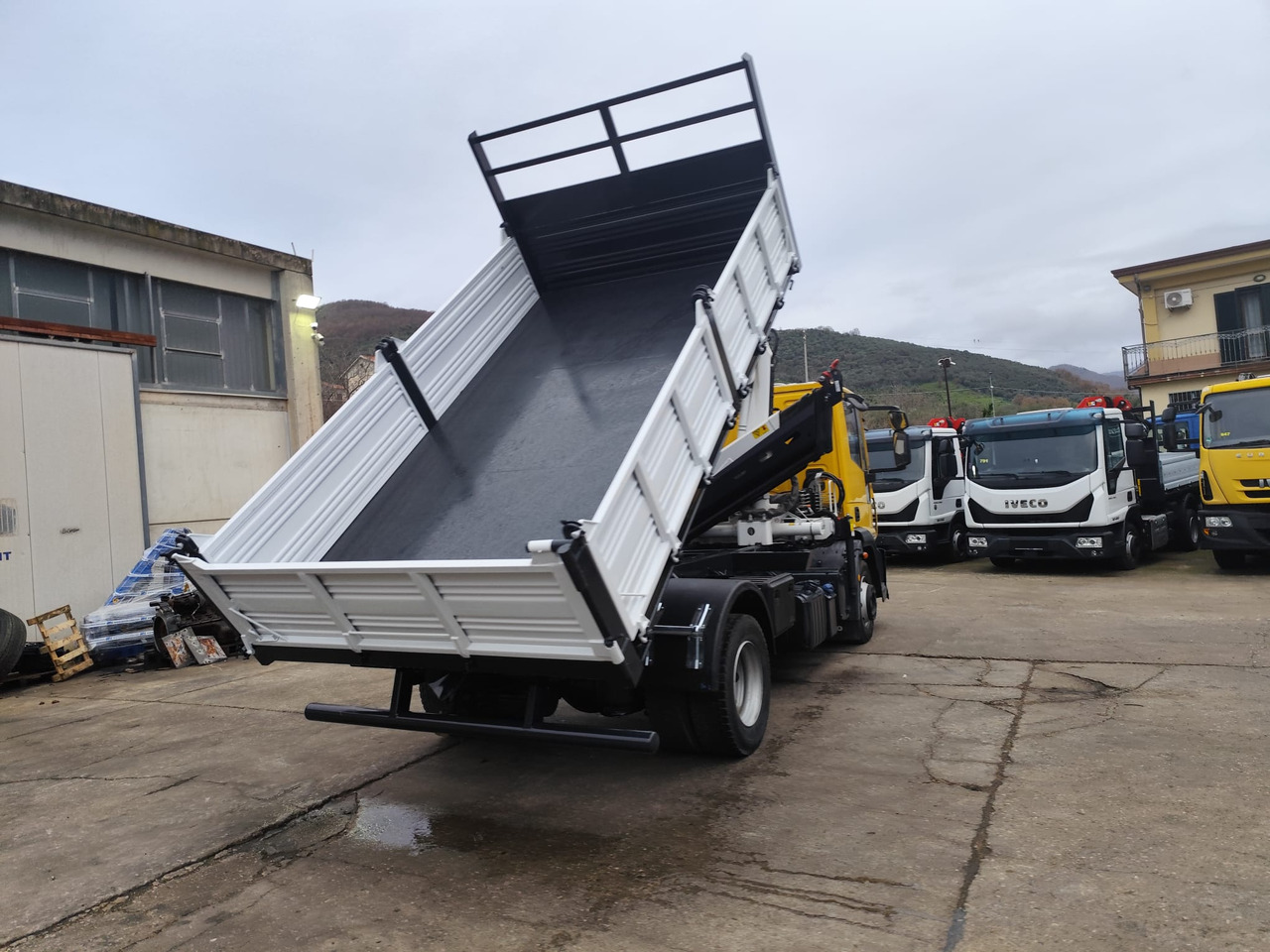 Caminhão grua IVECO EUROCARGO 120E28P: foto 10