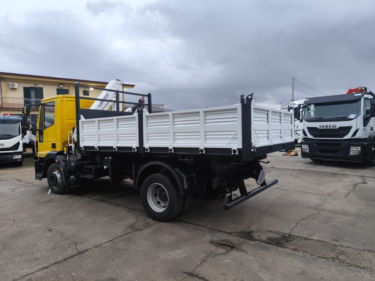 Caminhão grua IVECO EUROCARGO 120E28P: foto 40