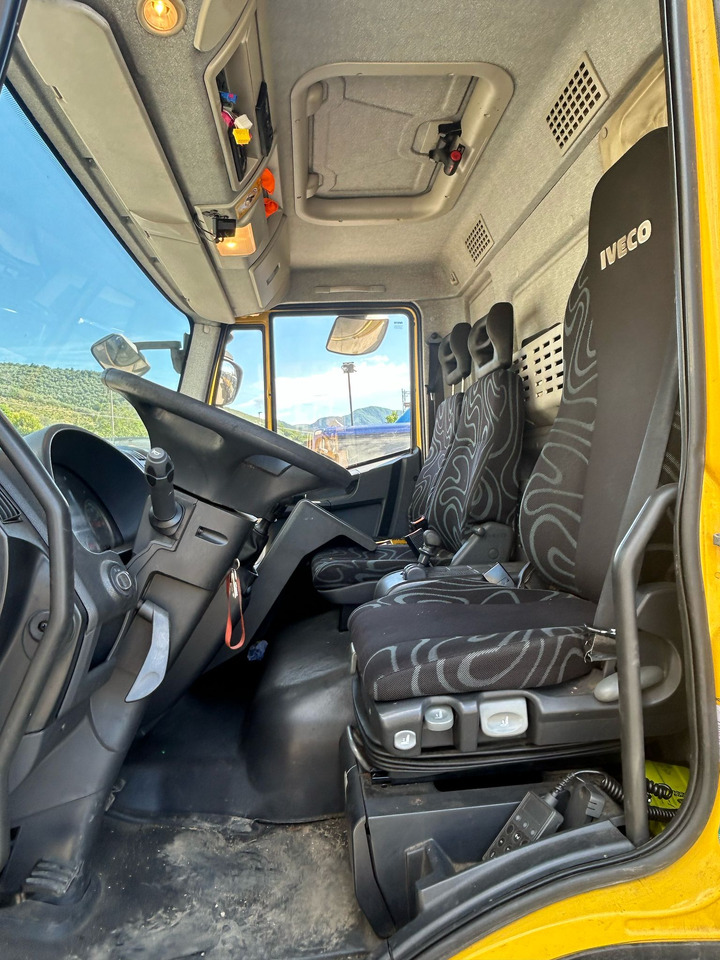 IVECO EUROCARGO 120E28P - Caminhão chassi: foto 3 IVECO EUROCARGO 120E28P - Caminhão chassi: foto 3