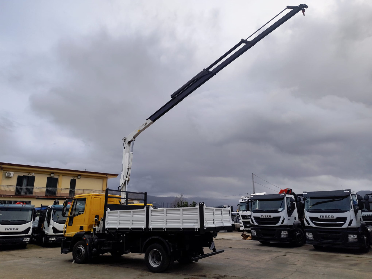 Caminhão grua IVECO EUROCARGO 120E28P: foto 34