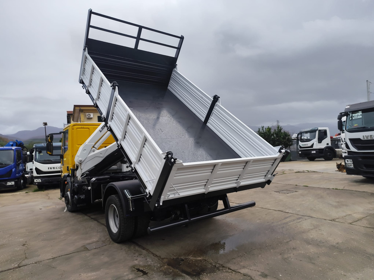 Caminhão grua IVECO EUROCARGO 120E28P: foto 7