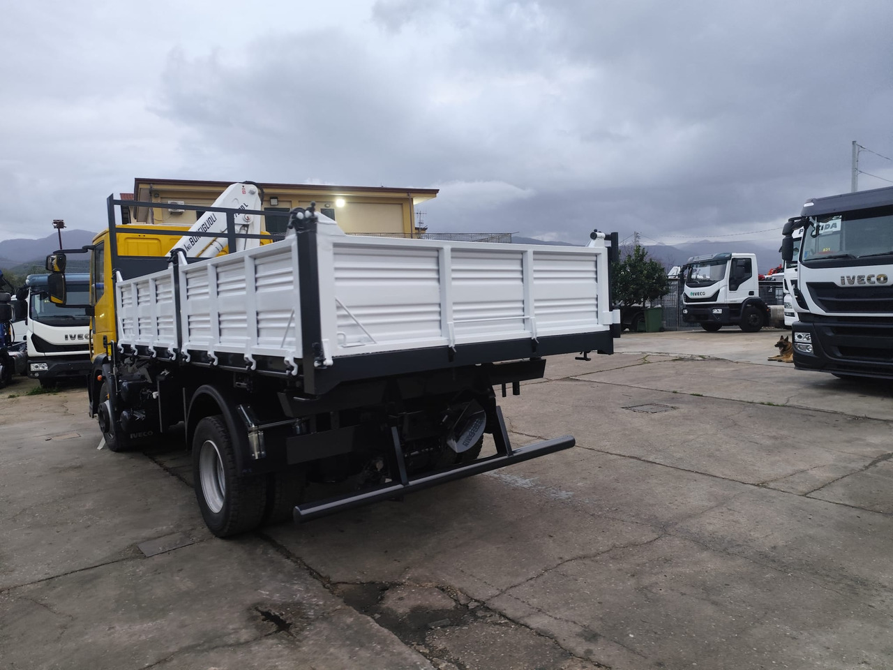 Caminhão grua IVECO EUROCARGO 120E28P: foto 43