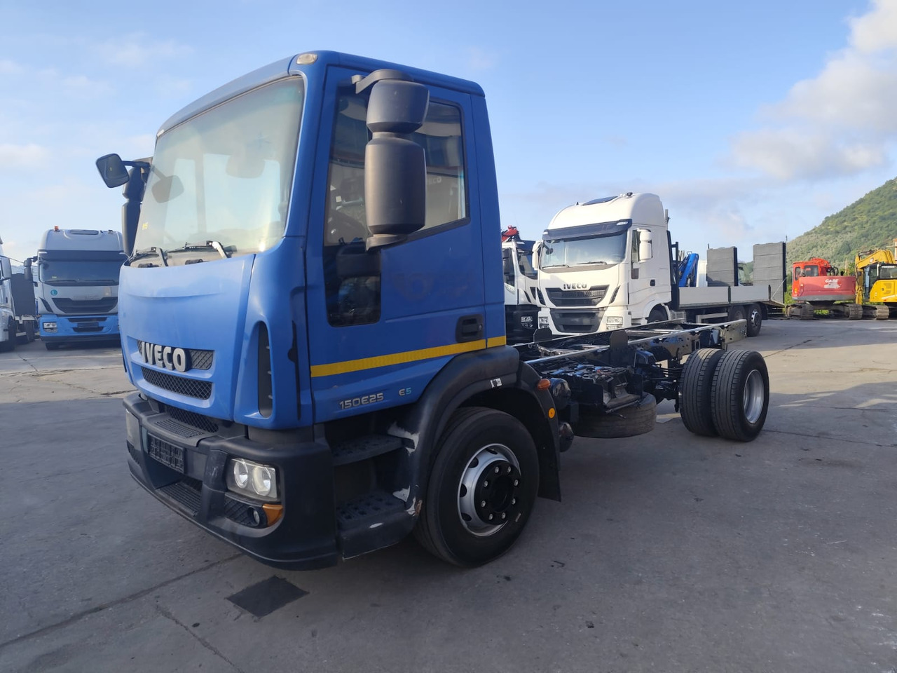 IVECO EUROCARGO 150E25 - Caminhão basculante: foto 1 IVECO EUROCARGO 150E25 - Caminhão basculante: foto 1