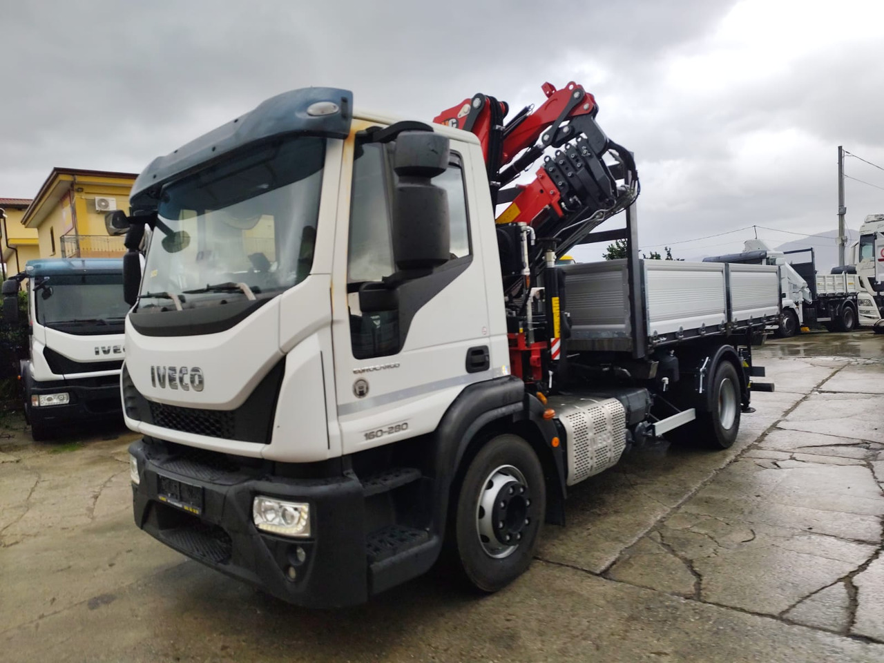 IVECO EUROCARGO 160-280 - Caminhão grua: foto 1 IVECO EUROCARGO 160-280 - Caminhão grua: foto 1