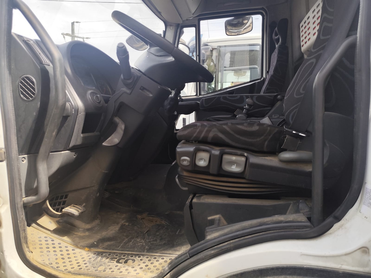IVECO EUROCARGO 160E25K - Caminhão grua: foto 5 IVECO EUROCARGO 160E25K - Caminhão grua: foto 5