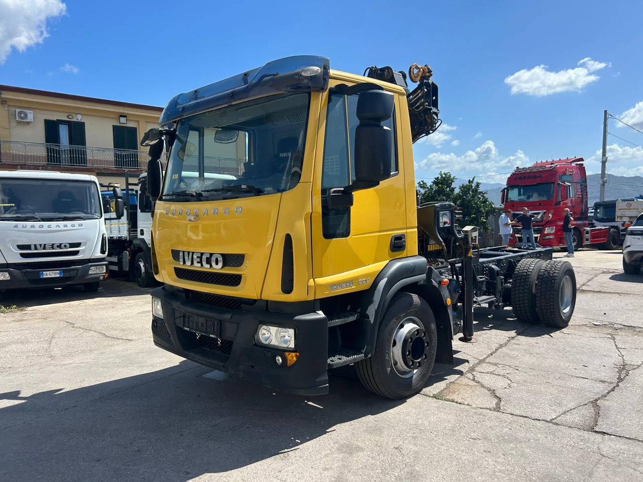 IVECO EUROCARGO 160E30 - Caminhão grua: foto 1 IVECO EUROCARGO 160E30 - Caminhão grua: foto 1