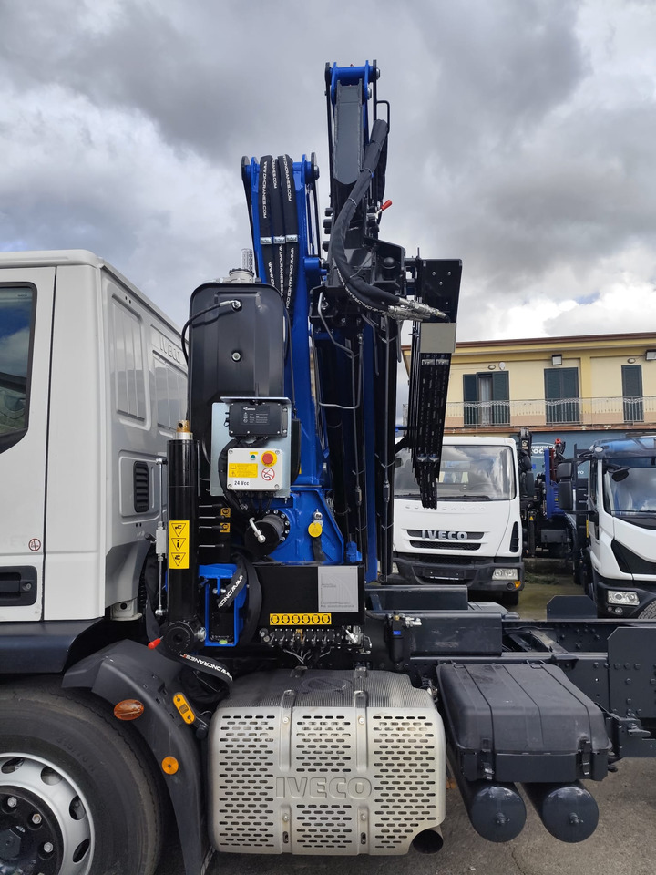 IVECO EUROCARGO 180-320 - Caminhão basculante, Caminhão grua: foto 5 IVECO EUROCARGO 180-320 - Caminhão basculante, Caminhão grua: foto 5