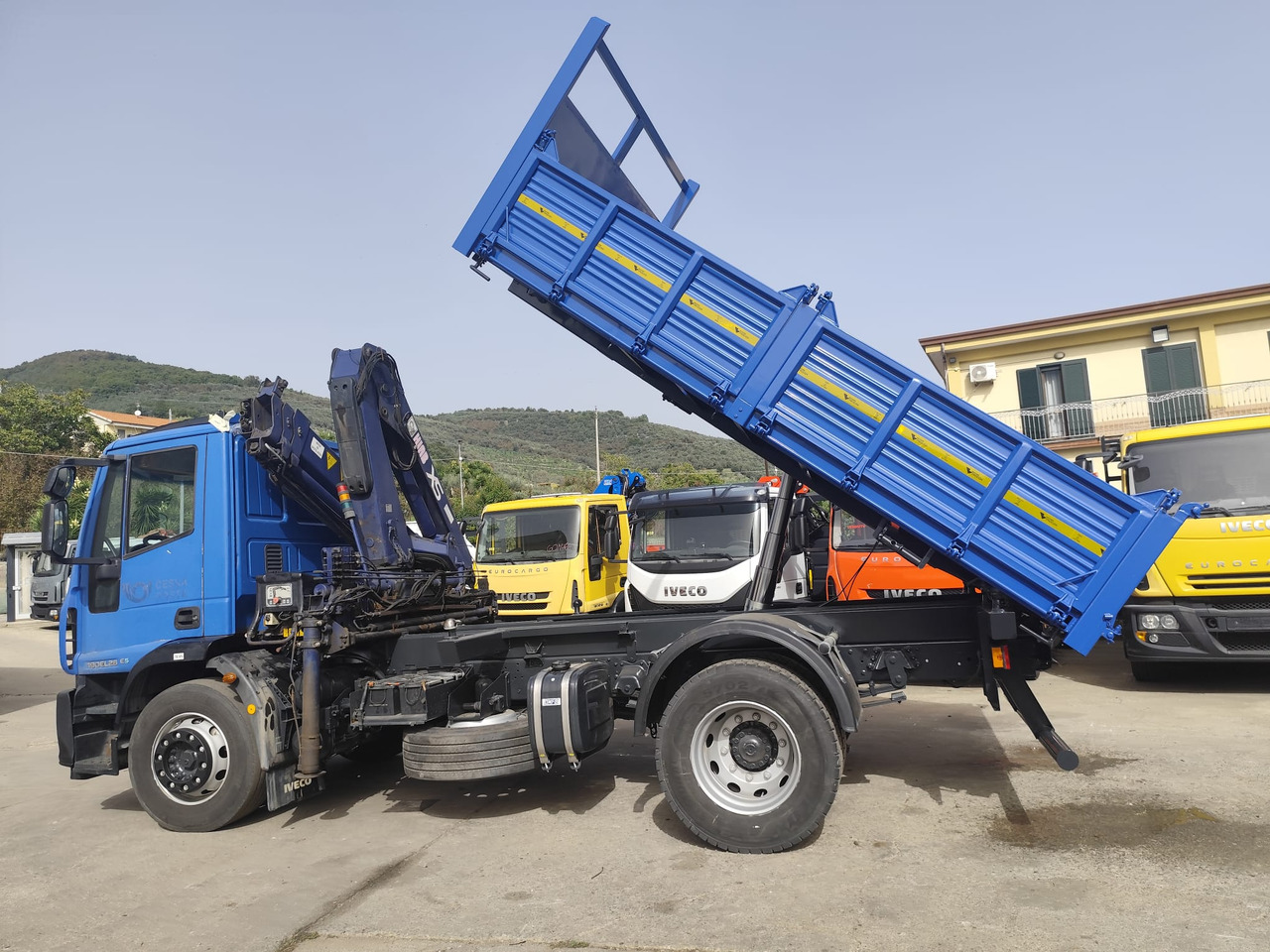 IVECO EUROCARGO 190EL28 - Caminhão grua: foto 5 IVECO EUROCARGO 190EL28 - Caminhão grua: foto 5