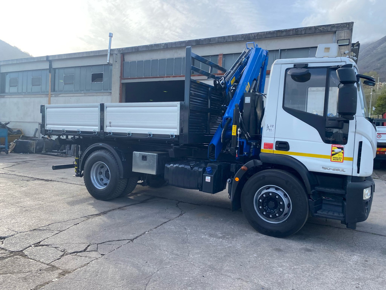Caminhão grua IVECO EUROCARGO 190EL28: foto 46
