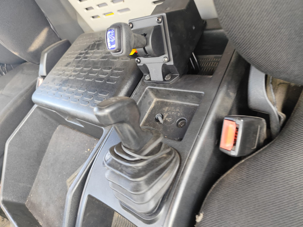 IVECO EUROCARGO 75-160 - Caminhão grua: foto 5 IVECO EUROCARGO 75-160 - Caminhão grua: foto 5