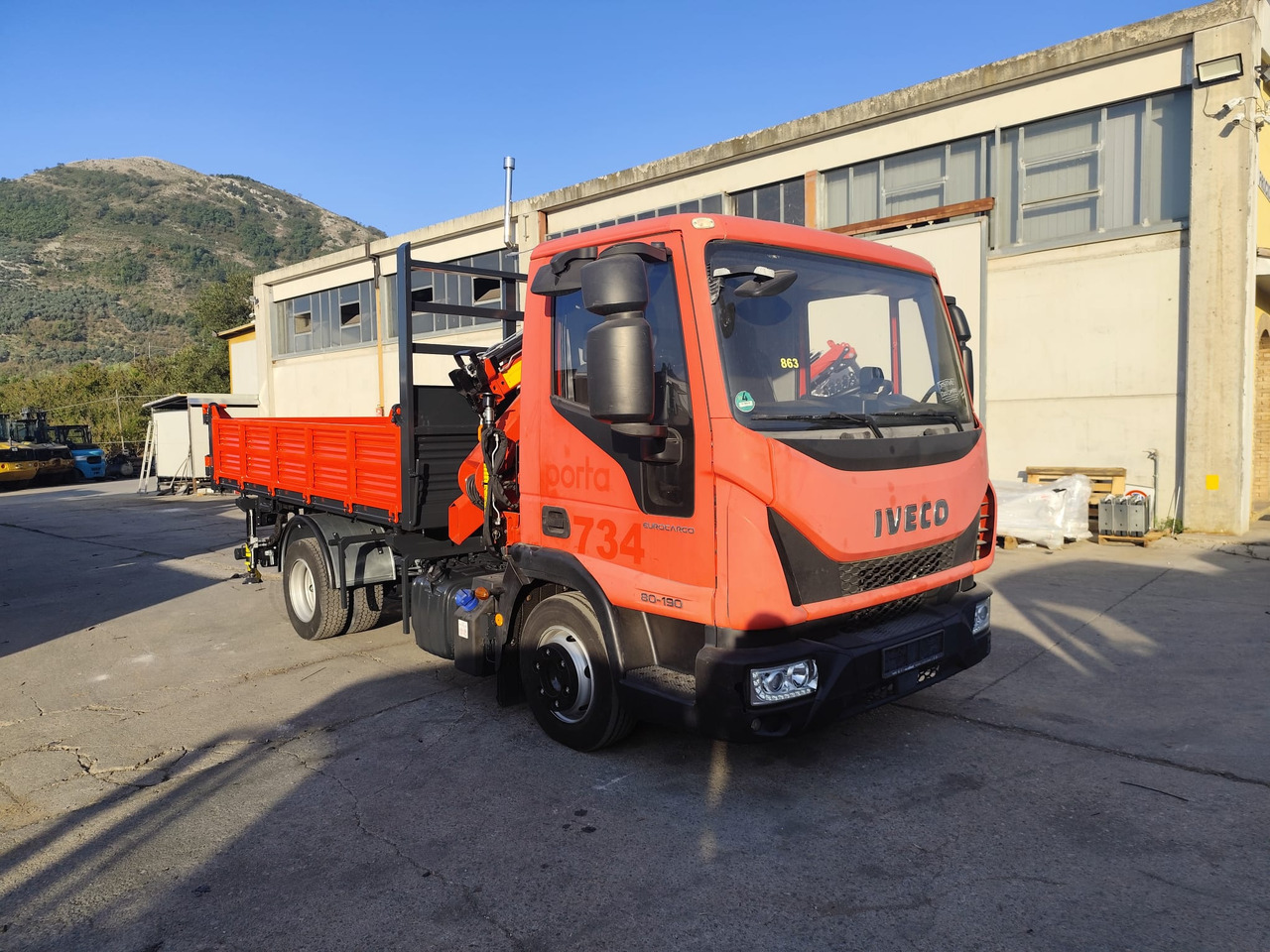 IVECO EUROCARGO 80-190 - Caminhão grua, Caminhão basculante: foto 1 IVECO EUROCARGO 80-190 - Caminhão grua, Caminhão basculante: foto 1