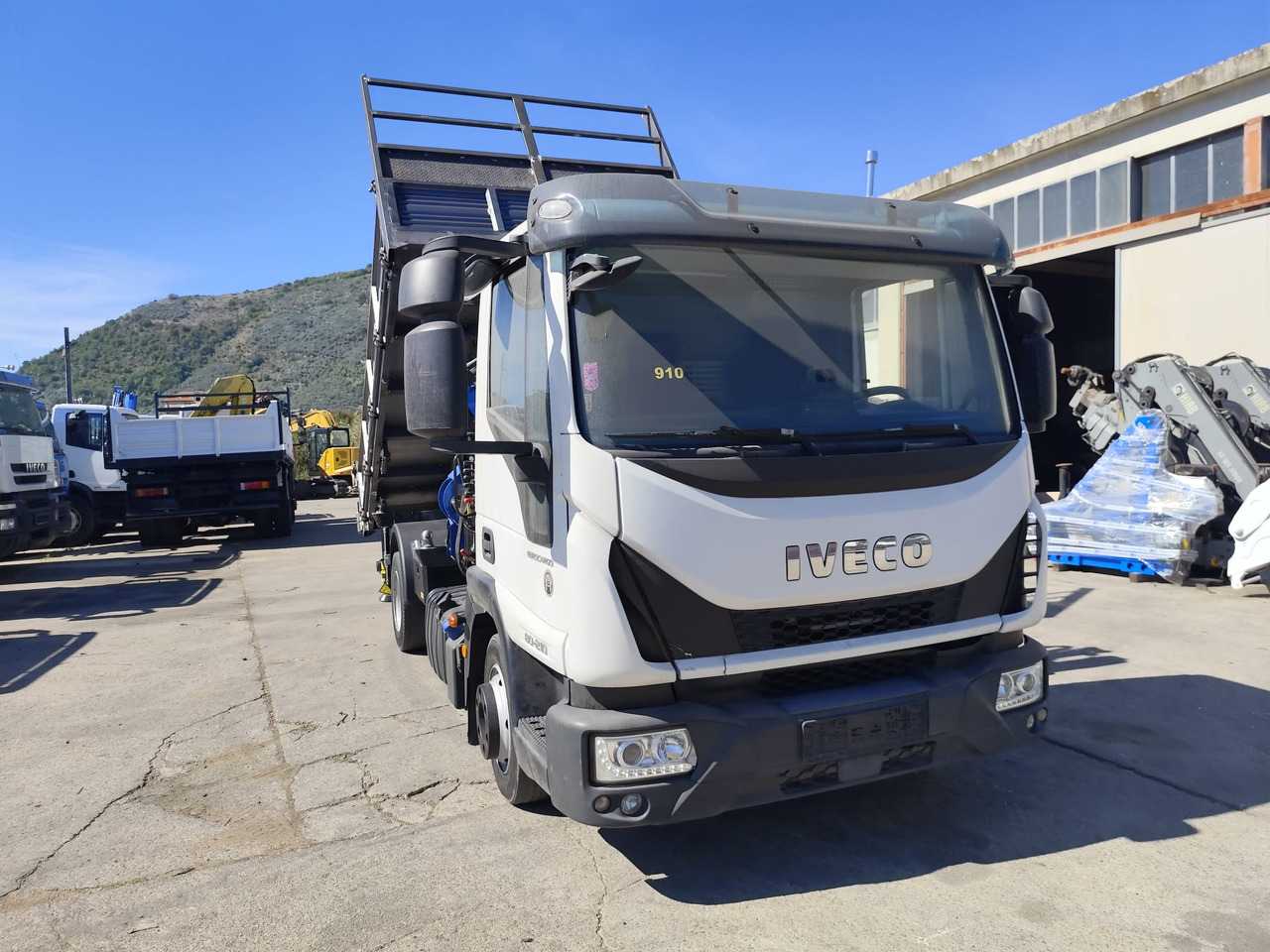 IVECO EUROCARGO 80-210 - Caminhão grua: foto 5 IVECO EUROCARGO 80-210 - Caminhão grua: foto 5