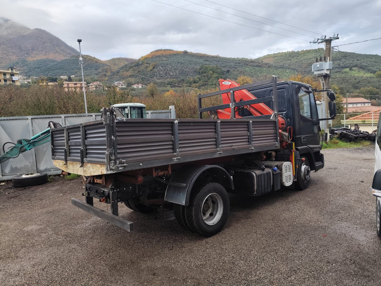 IVECO EUROCARGO 80E18 - Caminhão grua, Caminhão basculante: foto 2 IVECO EUROCARGO 80E18 - Caminhão grua, Caminhão basculante: foto 2