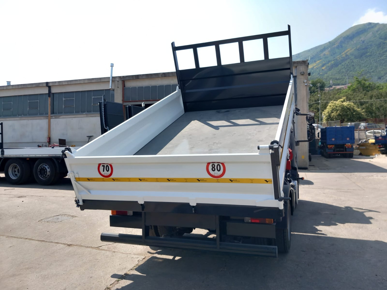 Caminhão grua, Caminhão basculante IVECO EUROCARGO 80E22: foto 32