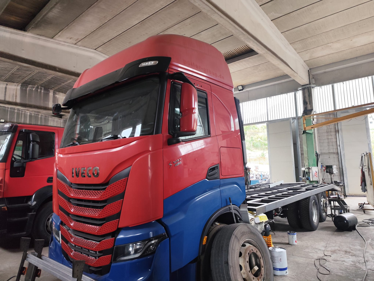 IVECO S-WAY AS260S48 Y - Camião de caixa aberta/ Plataforma: foto 5 IVECO S-WAY AS260S48 Y - Camião de caixa aberta/ Plataforma: foto 5