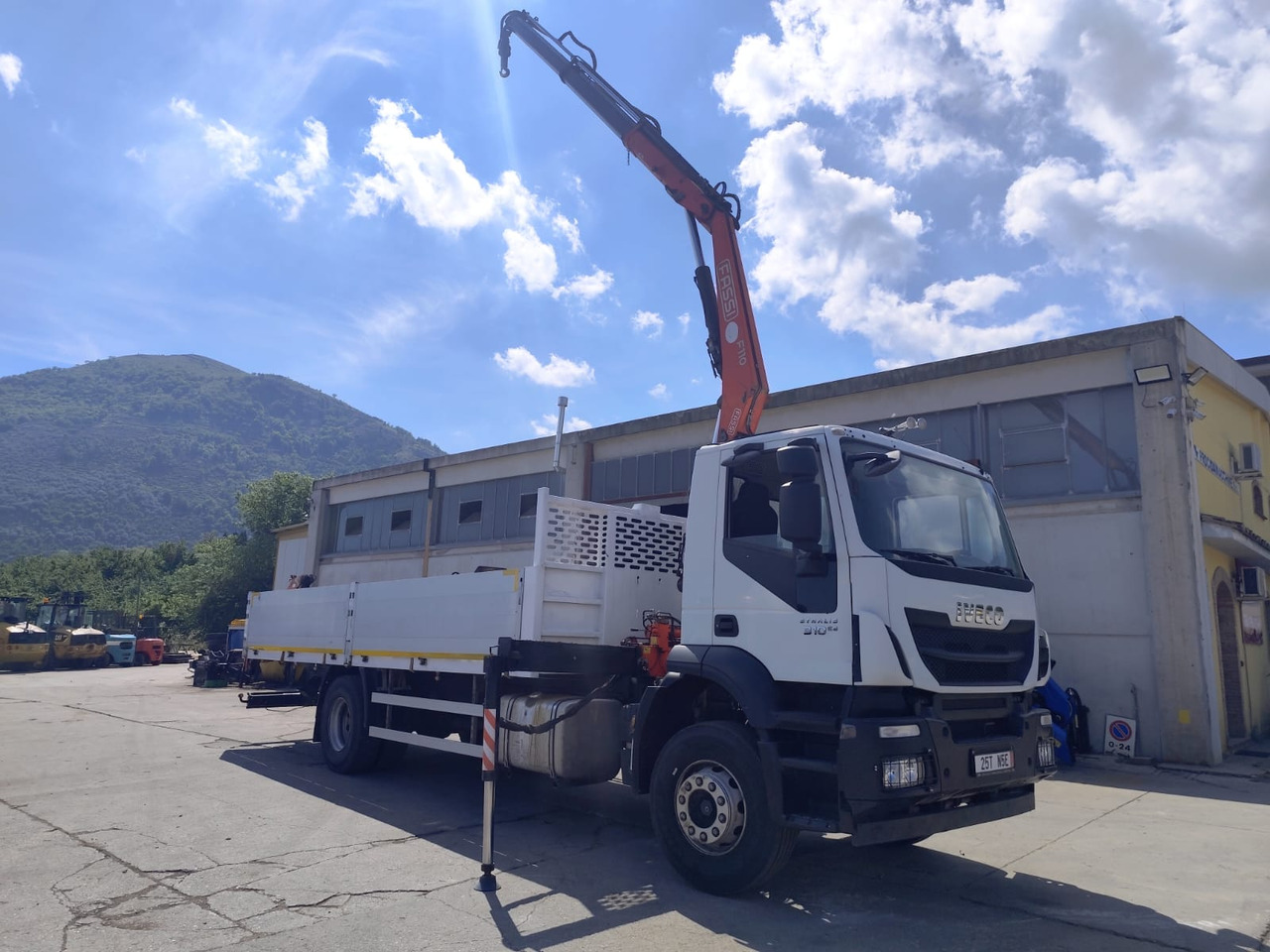 IVECO STRALIS 190S31 - Caminhão grua: foto 4 IVECO STRALIS 190S31 - Caminhão grua: foto 4