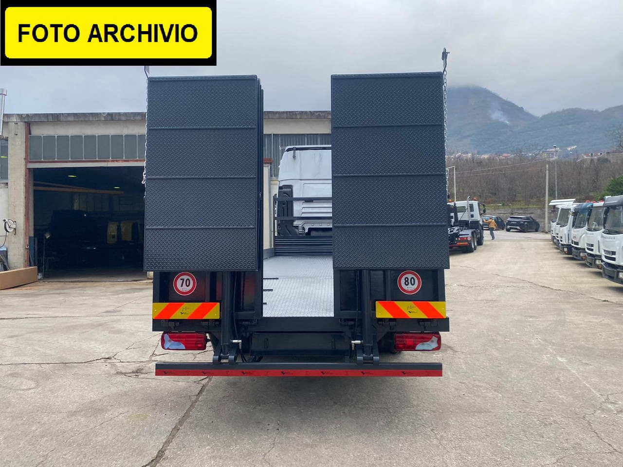 IVECO STRALIS 260S36 - Camião de caixa aberta/ Plataforma, Caminhão grua: foto 3 IVECO STRALIS 260S36 - Camião de caixa aberta/ Plataforma, Caminhão grua: foto 3