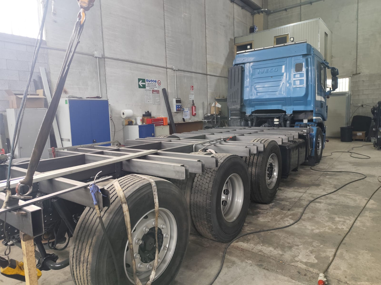 IVECO STRALIS 320S50 - Camião de caixa aberta/ Plataforma: foto 2 IVECO STRALIS 320S50 - Camião de caixa aberta/ Plataforma: foto 2