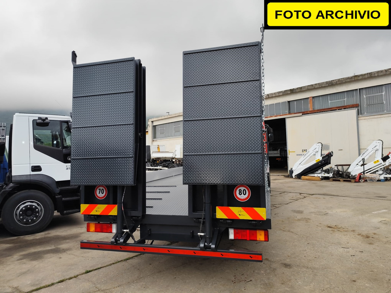 IVECO STRALIS 320S50 - Camião de caixa aberta/ Plataforma: foto 4 IVECO STRALIS 320S50 - Camião de caixa aberta/ Plataforma: foto 4