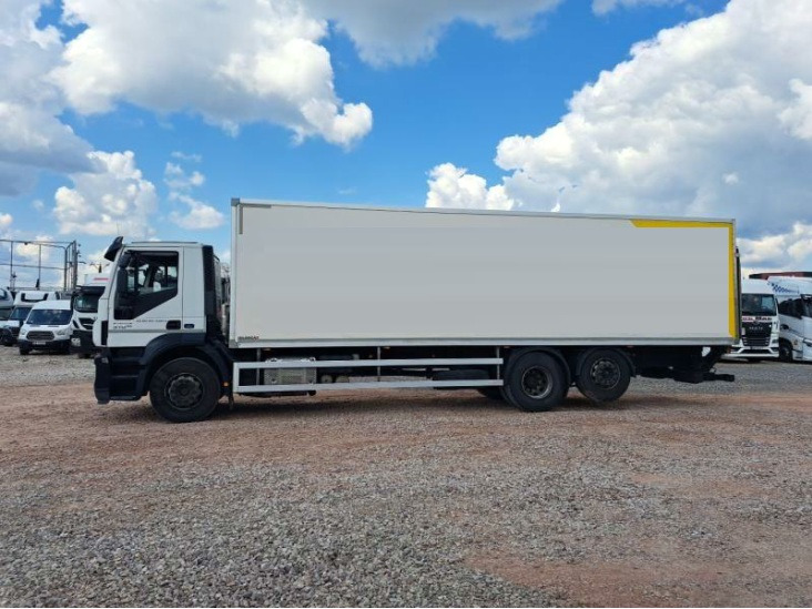 IVECO STRALIS AD 260S31 - Caminhão furgão: foto 2 IVECO STRALIS AD 260S31 - Caminhão furgão: foto 2