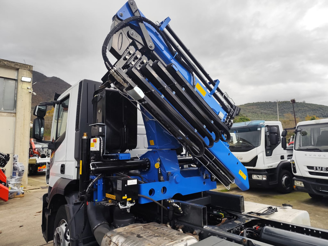 IVECO STRALIS AD 260S31 Y/P - Caminhão basculante, Caminhão grua: foto 4 IVECO STRALIS AD 260S31 Y/P - Caminhão basculante, Caminhão grua: foto 4