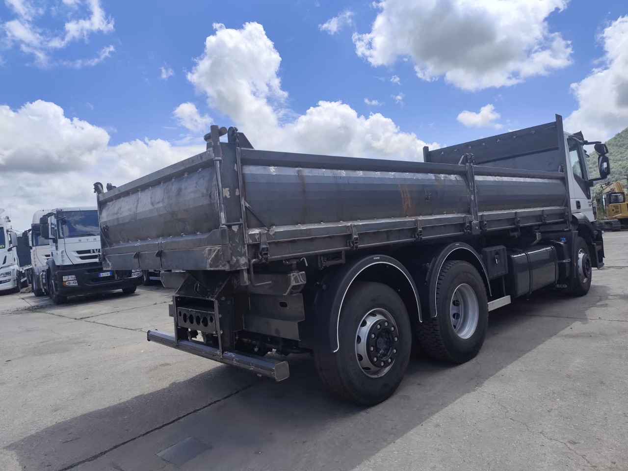 IVECO STRALIS CUBE 260S31 - Caminhão grua: foto 4 IVECO STRALIS CUBE 260S31 - Caminhão grua: foto 4