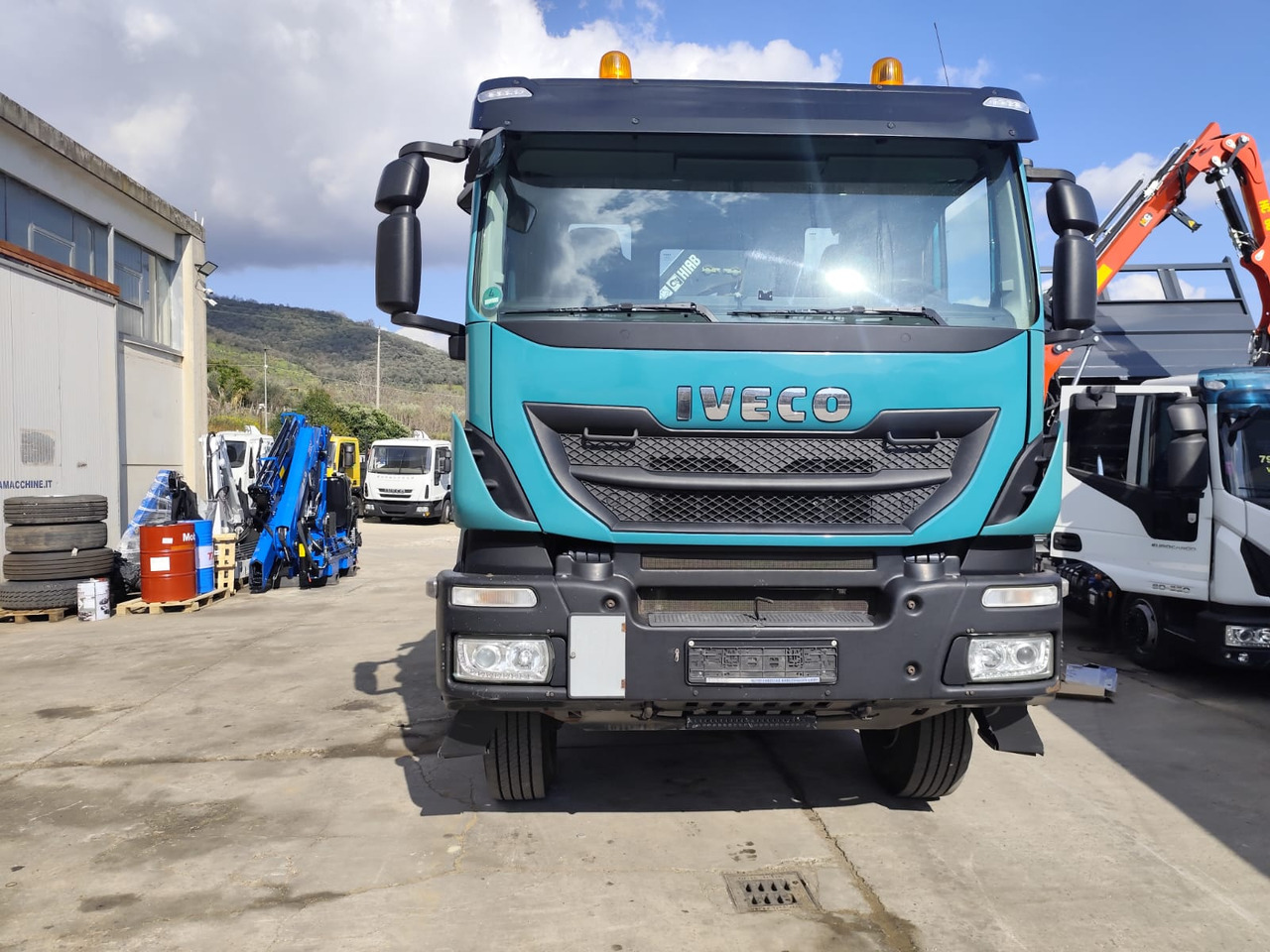 IVECO TRAKKER 190T41 - Caminhão grua: foto 3 IVECO TRAKKER 190T41 - Caminhão grua: foto 3