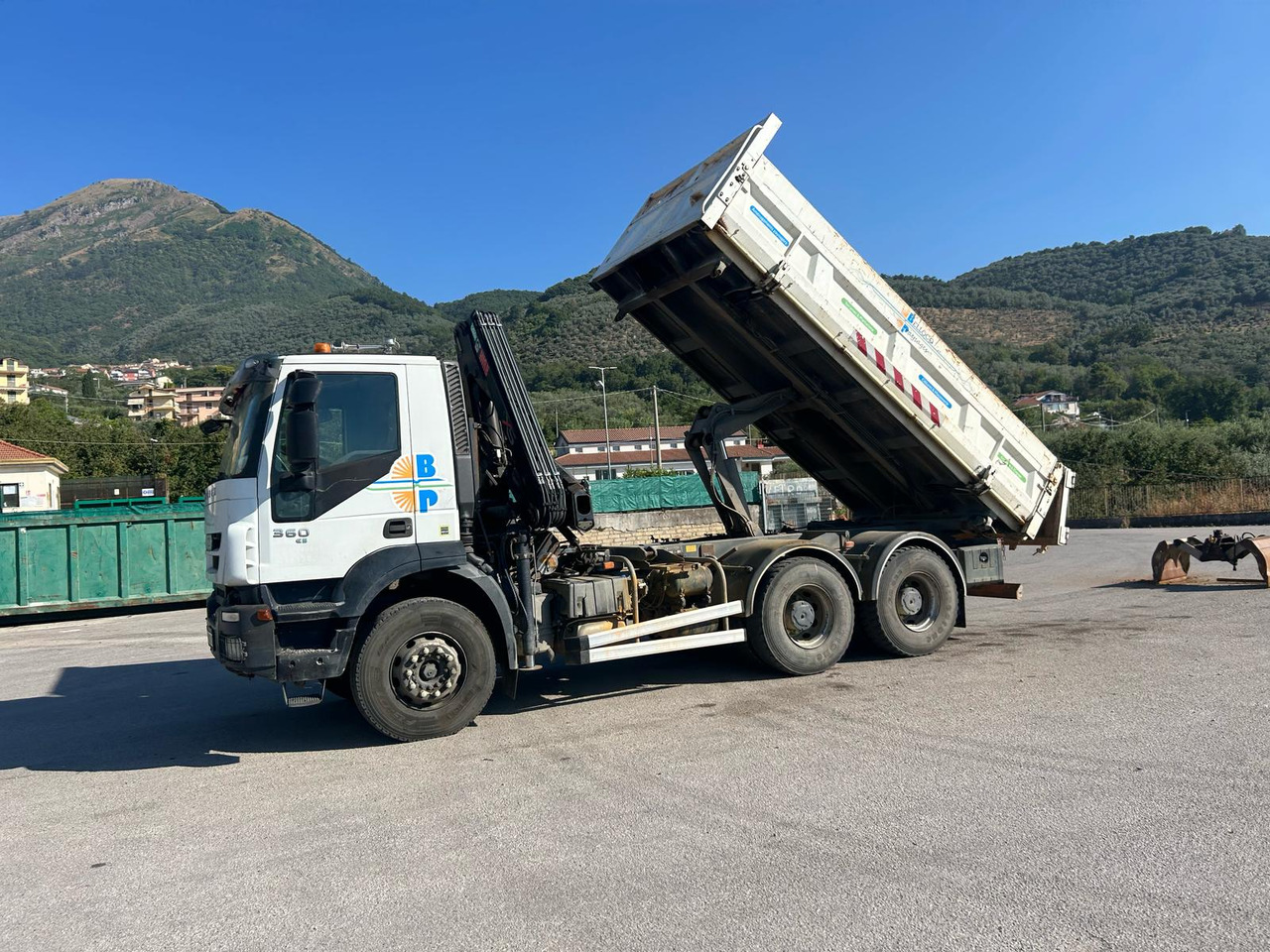 Caminhão grua IVECO TRAKKER 260T36: foto 41