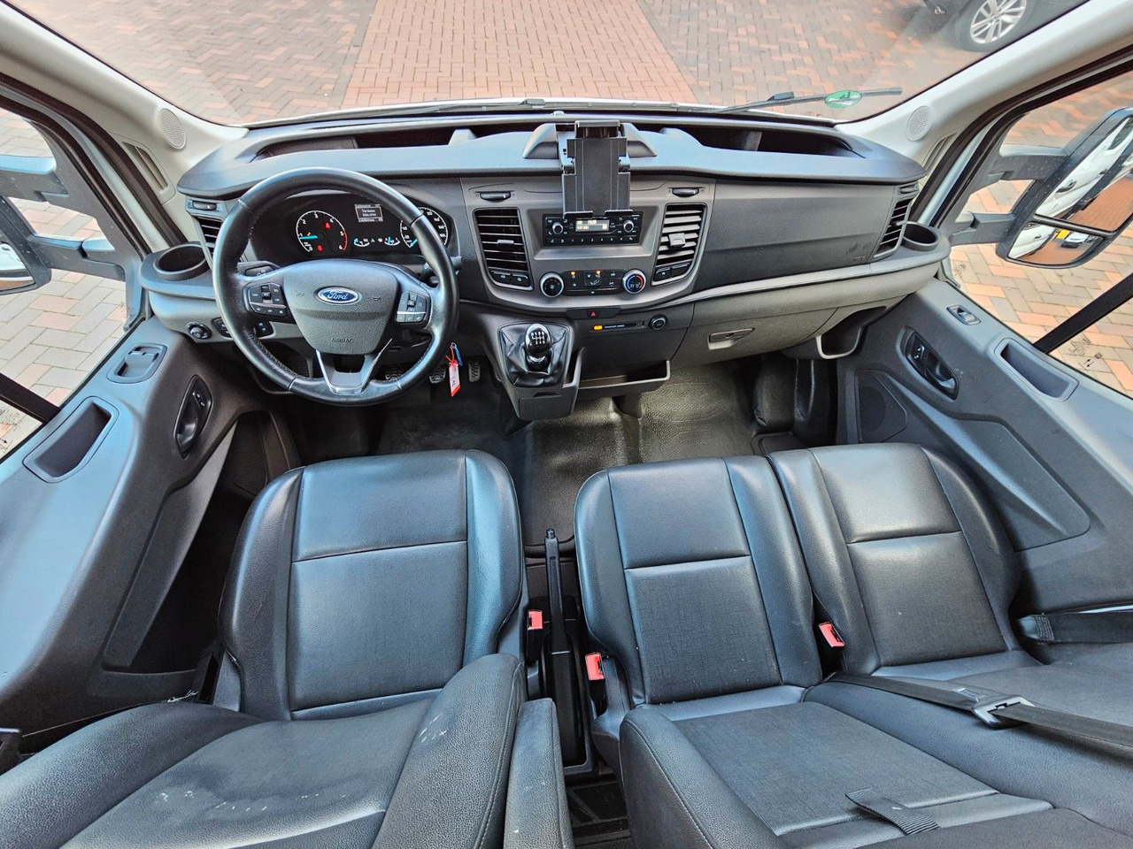 Locação de  Ford Transit Pritsche 310 DoKa AHK Klima 7 Sitzer Ford Transit Pritsche 310 DoKa AHK Klima 7 Sitzer: foto 10