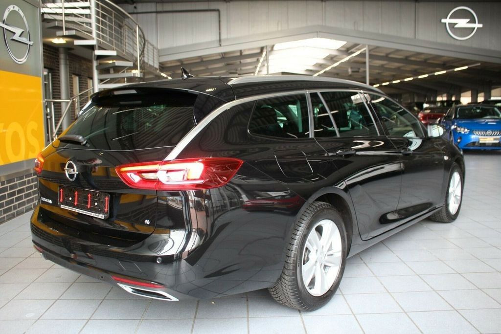 Opel Insignia B Sports Tourer 4x4 INNOVATION - Automóvel: foto 3 Opel Insignia B Sports Tourer 4x4 INNOVATION - Automóvel: foto 3