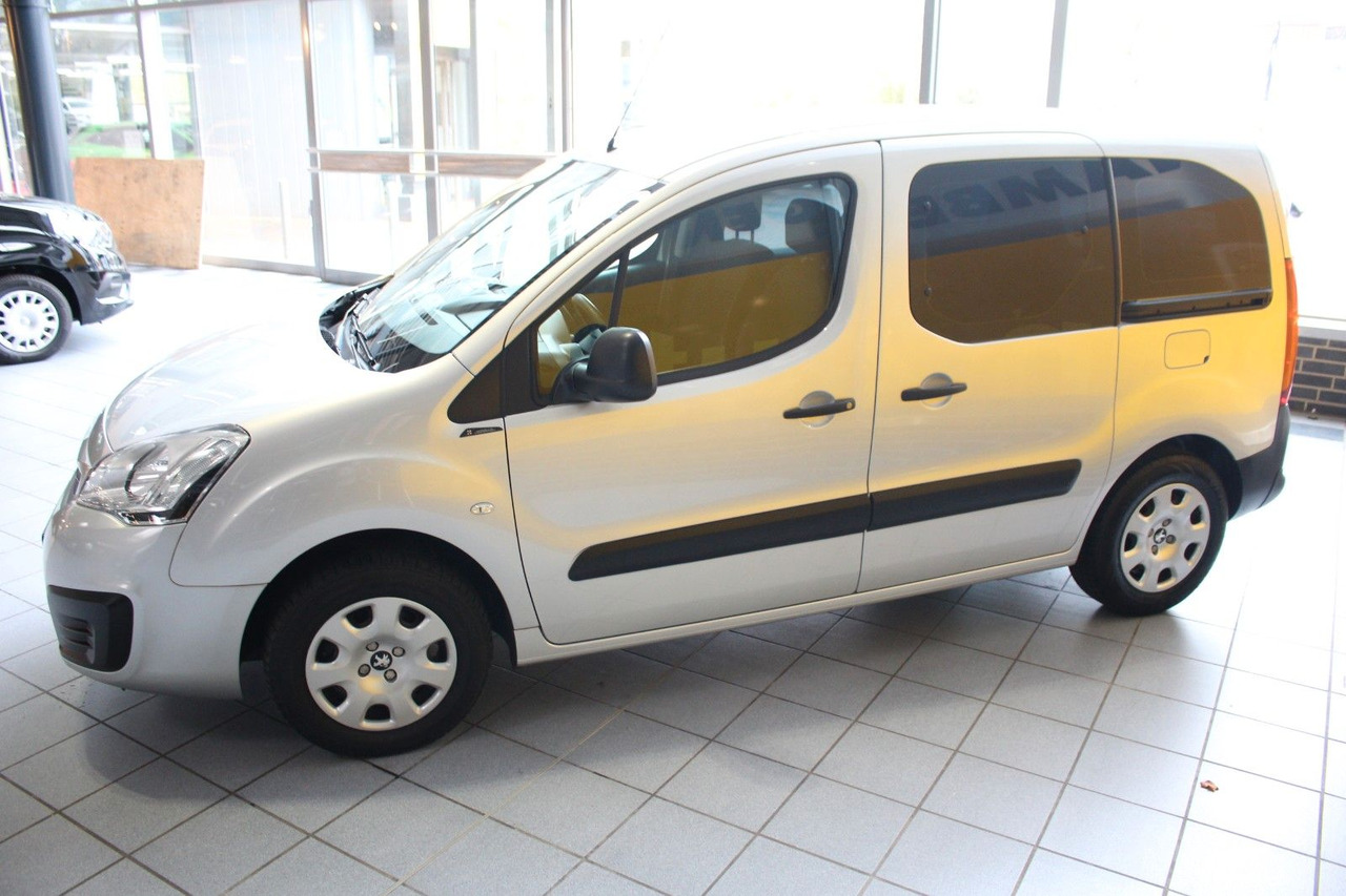 Peugeot Partner Tepee Active Bluetooth Klima AHK - Furgão de passageiros: foto 5 Peugeot Partner Tepee Active Bluetooth Klima AHK - Furgão de passageiros: foto 5