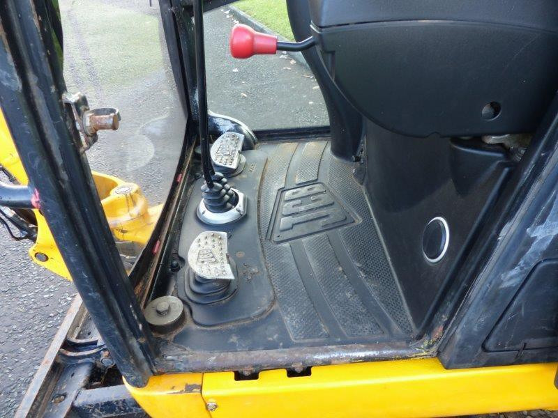 Mini escavadeira JCB 8018: foto 8
