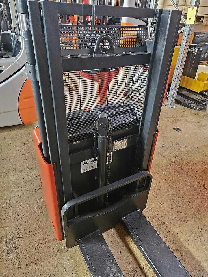 Linde L12 - Stacker: foto 3 Linde L12 - Stacker: foto 3
