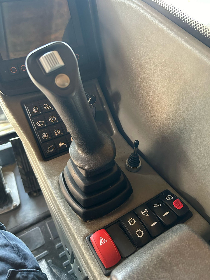 Escavadeira de rodas SCHAEFF TW95: foto 10 Escavadeira de rodas SCHAEFF TW95: foto 10