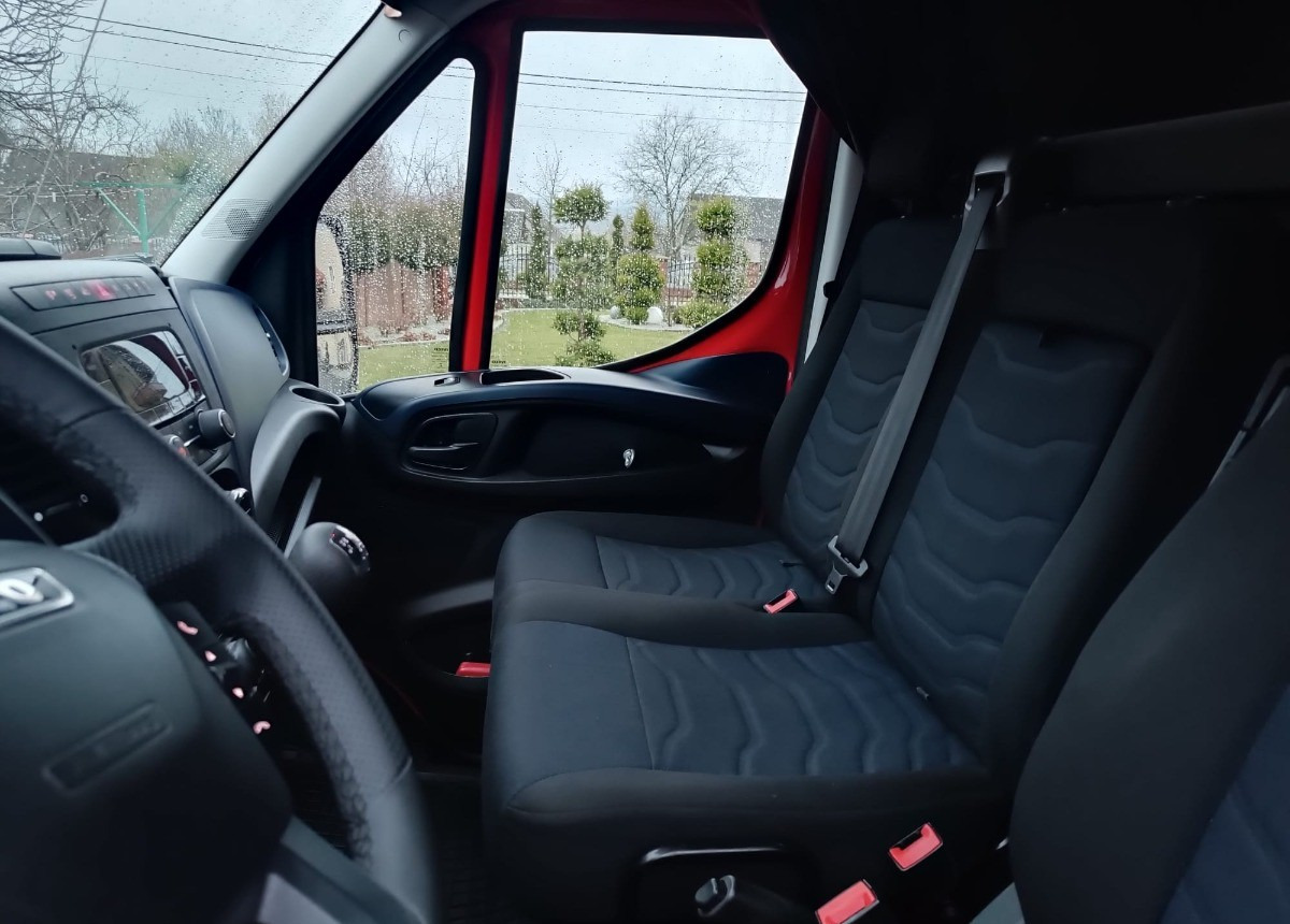 Caminhão reboque Iveco Daily 35-180 Autolaweta Sypialnia STAN WZOROWY VAT 23: foto 15