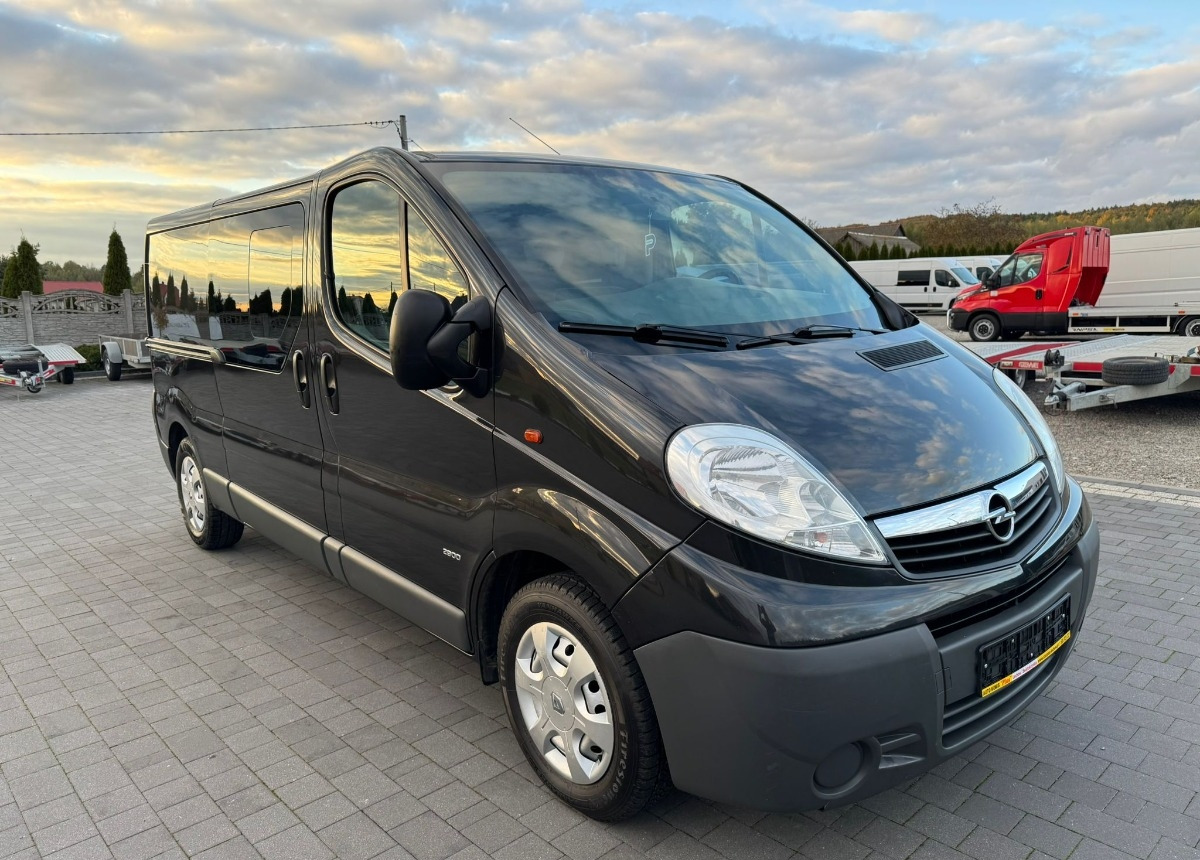 Opel Vivaro Doka Long 2.5 150 ps. L2 H1 - Carrinha cabine dupla: foto 4 Opel Vivaro Doka Long 2.5 150 ps. L2 H1 - Carrinha cabine dupla: foto 4