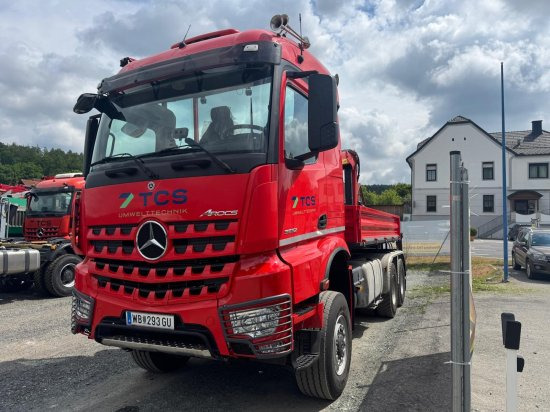 Mercedes-Benz AROCS 3552 963-2F Epsilon M100L86 Kran ? Leistungsstarker Holzladekran mit hoher Reichweite - Caminhão grua: foto 1 Mercedes-Benz AROCS 3552 963-2F Epsilon M100L86 Kran ? Leistungsstarker Holzladekran mit hoher Reichweite - Caminhão grua: foto 1